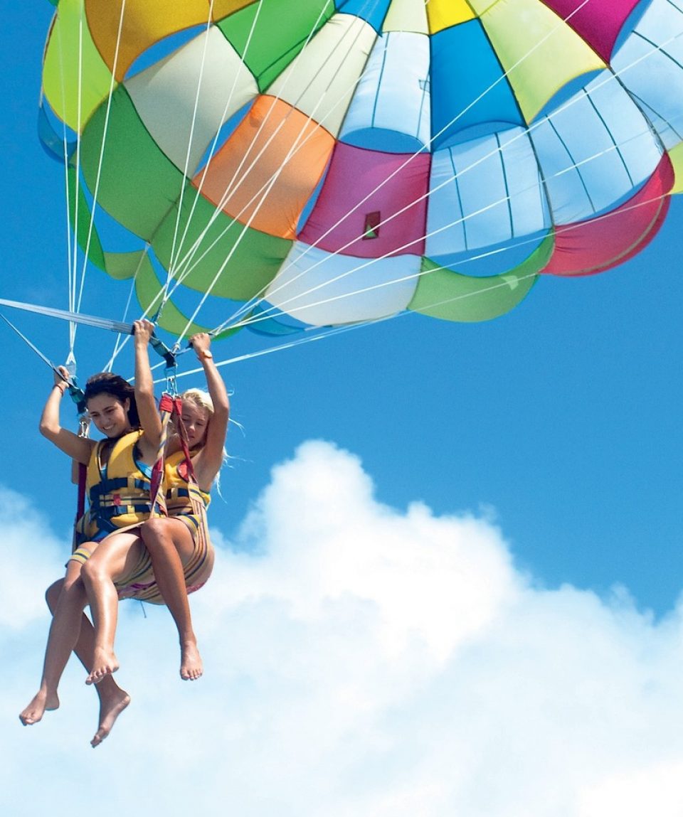 Parasailing+at+Ile+aux+Cerfs